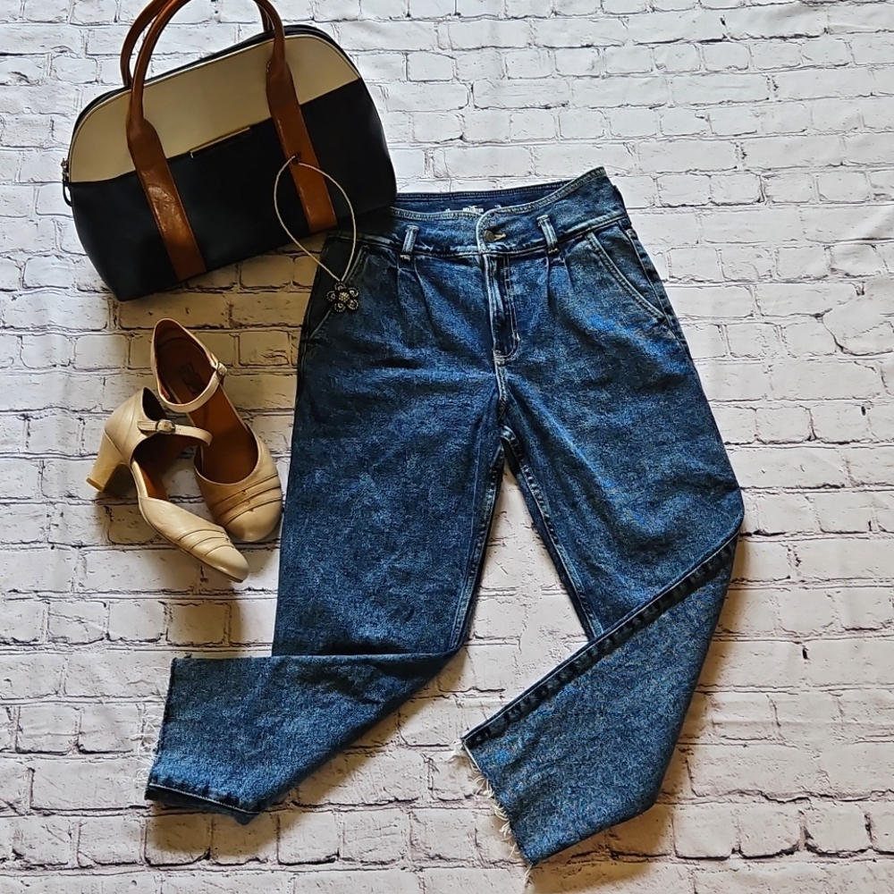 EUC - Hollister Ultra High-Rise Mom Jean - Sz 7S